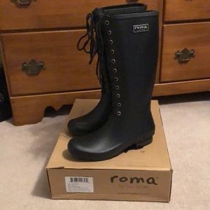 New women’s Roma black lace up rain boot, size 9